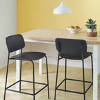 Lot de 2 tabourets de bar à hauteur de comptoir en plastique moulé de 24 po avec base en métal et repose-pieds noirs - Room EssentialsMC