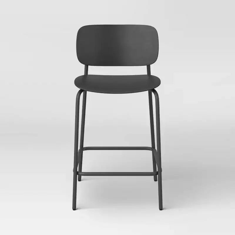 Lot de 2 tabourets de bar à hauteur de comptoir en plastique moulé de 24 po avec base en métal et repose-pieds noirs - Room EssentialsMC