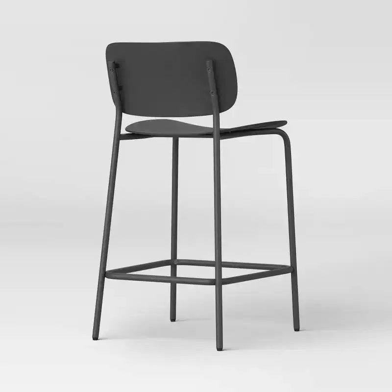 Lot de 2 tabourets de bar à hauteur de comptoir en plastique moulé de 24 po avec base en métal et repose-pieds noirs - Room EssentialsMC