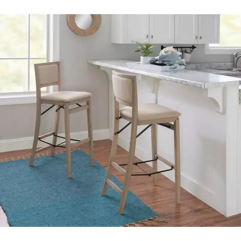 Tabouret de bar pliant Keira avec dossier rembourré en bois massif et siège rembourré, finition gris délavé - Linon