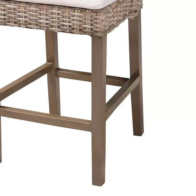 bali & pari Tabouret de bar Toby en rotin et bois d'acajou, hauteur comptoir, gris Kubu/taupe rustique