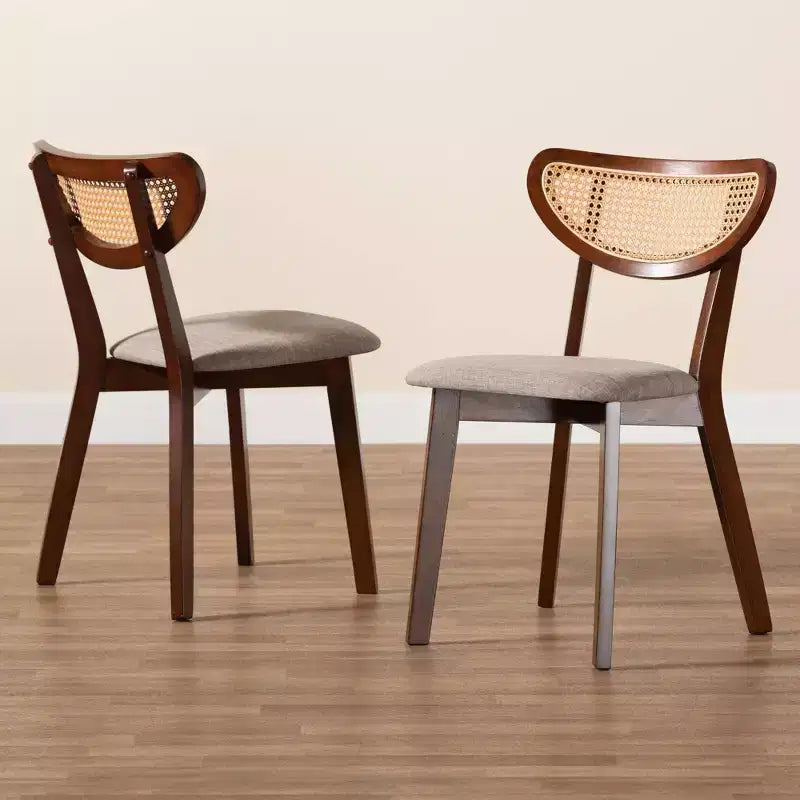 Baxton Studio Lot de 2 chaises de salle à manger Dannell en tissu et bois Gris/Noyer/Marron clair : Milieu de siècle, Détails en rotin, Coussin en mousse