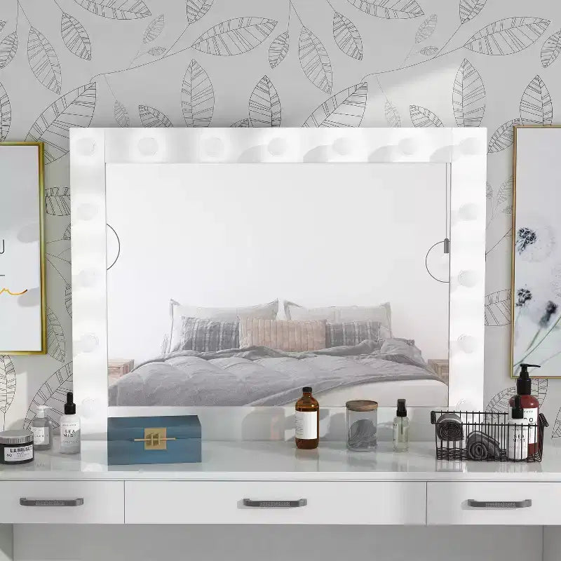 Miroir Grayde 15 pièces avec ampoules et chargeur USB Blanc lumineux - HOMES: Inside + Out