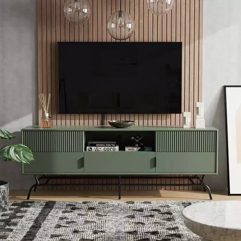 Meuble TV moderne 3 tiroirs Meadowgrove pour téléviseurs jusqu'à 65 po avec armoire vert sauge - miBasics : Cadre en métal, gestion des câbles