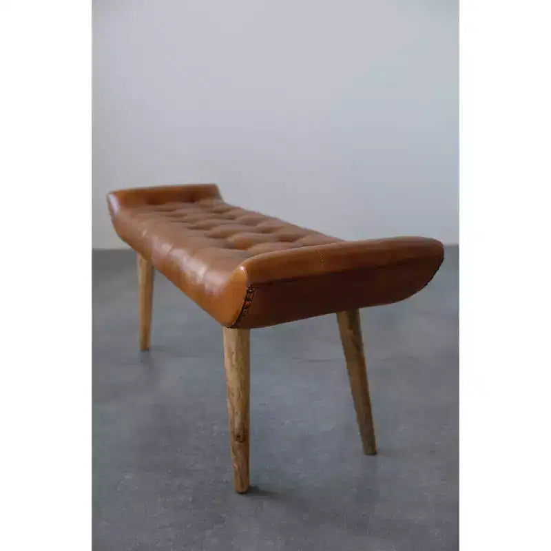 Banc en cuir de chèvre Storied Home, couleur tabac : cadre en bois de manguier, ottoman rectangulaire rembourré, assemblage par un adulte.