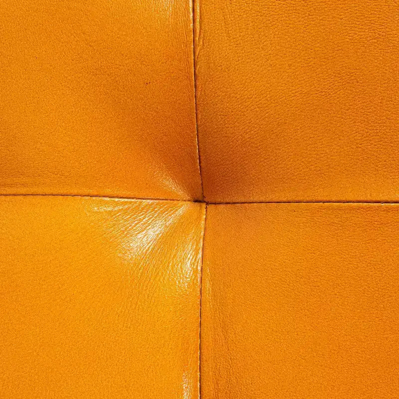 Banc en cuir de chèvre Storied Home, couleur tabac : cadre en bois de manguier, ottoman rectangulaire rembourré, assemblage par un adulte.