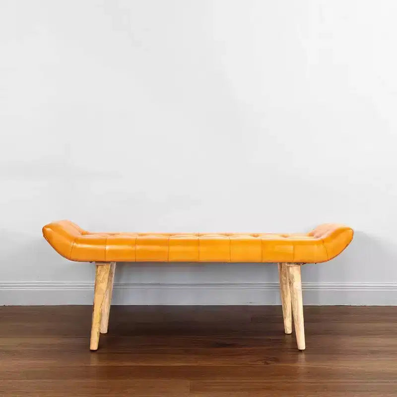 Banc en cuir de chèvre Storied Home, couleur tabac : cadre en bois de manguier, ottoman rectangulaire rembourré, assemblage par un adulte.