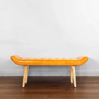 Banc en cuir de chèvre Storied Home, couleur tabac : cadre en bois de manguier, ottoman rectangulaire rembourré, assemblage par un adulte.