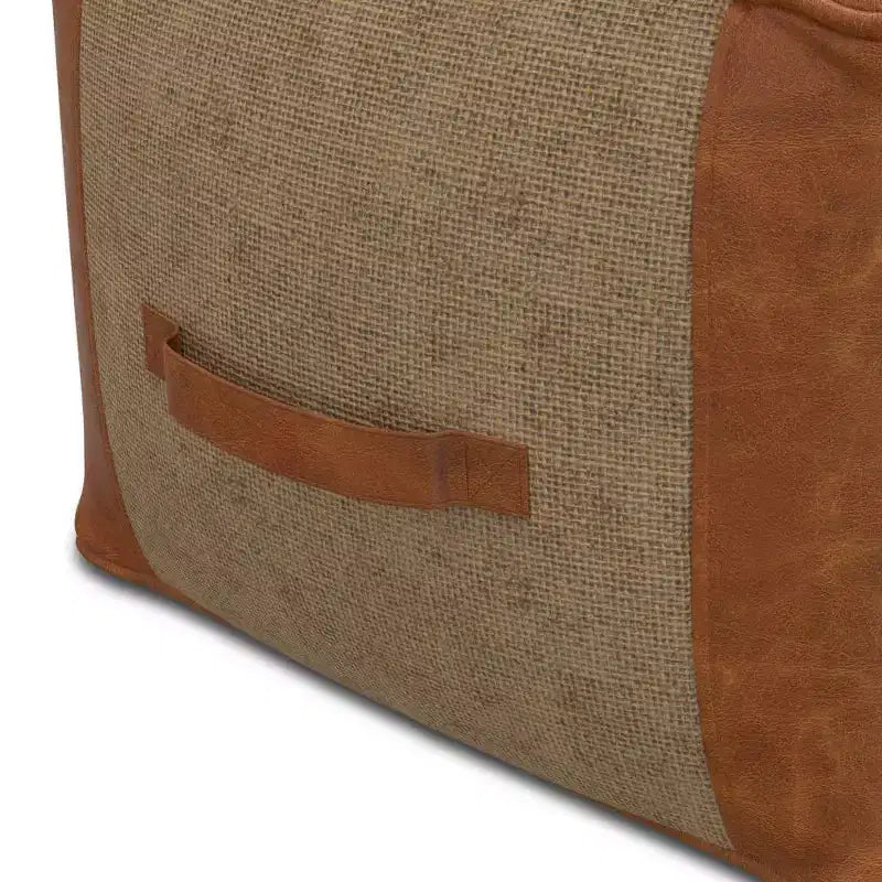 Pouf Castlebridge Tan - WyndenHall : Ottoman carré contemporain, revêtement en cuir amovible, motif abstrait, capacité de 113 kg