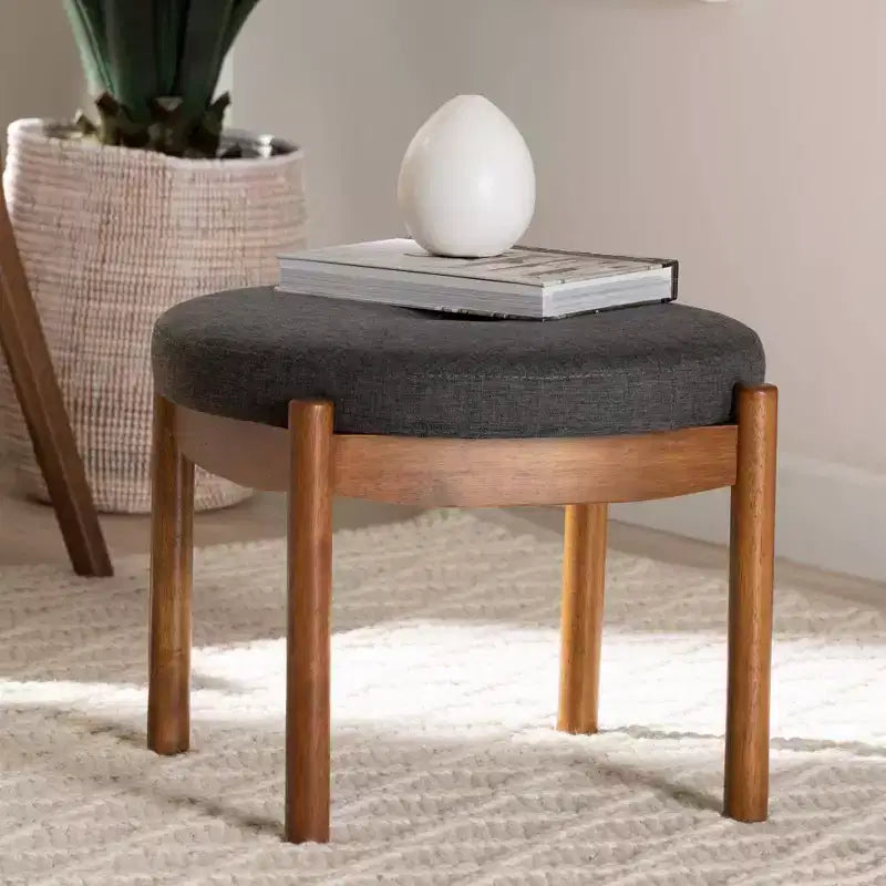 Iliana Pouf Ottomane en Tissu et Bois Gris Foncé/Noyer - Baxton Studio