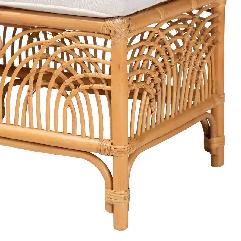 Banc en rotin Bali et Pari Materra blanc/miel clair : polyester rembourré, aucun assemblage requis, nettoyer les taches