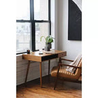 Bureau Nathan James Parker mi-siècle avec tiroir acacia marron clair : Plateau MDF, pieds en bois massif, mobilier de bureau à domicile