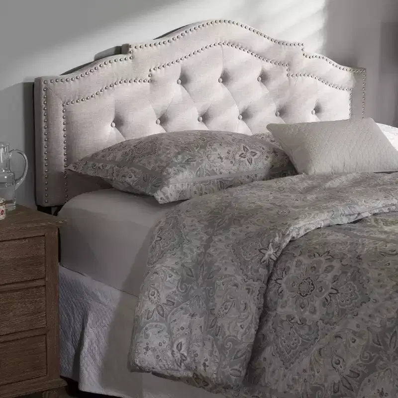 Baxton Studio Queen Edith Tête de lit moderne en tissu beige : Revêtement en polyester, cadre en bois composite