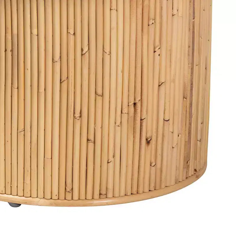 bali & pari Table d'appoint Iryna en rotin naturel miel clair : 17,7" de haut, aucun assemblage, cadre rond en contreplaqué