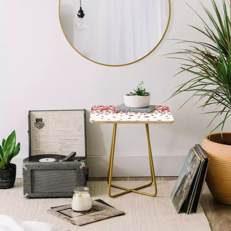 Table d'appoint latérale rouge Square Ninola Design Prairie Flowers Countryside Blanc/Doré - Deny Designs