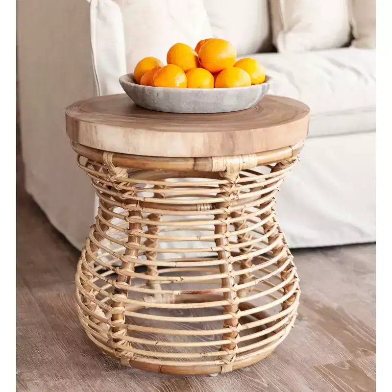 Table d'appoint Orinda avec plateau en bois, 22,44 po, Est sur Main, Beige : Aucun assemblage requis, Bois de manguier, Cadre en rotin