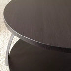 Table d'appoint Coham Silver Shield et Nickel - Steve Silver Co. : Stratifié bois, Structure métallique, Forme ronde