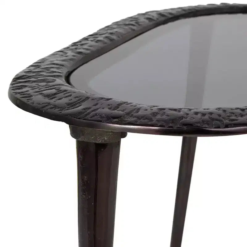 Olivia & May Table d'appoint ovale abstraite en aluminium avec plateau en verre teinté noir