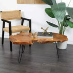 Table basse Olivia & May en bois de teck fait main avec bord naturel et pieds épingles en métal noir, marron
