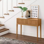 Table console en bois cannelé Nathan James Boho à 2 tiroirs : Pieds fuselés, poignées en laiton, style moderne du milieu du siècle
