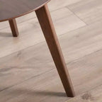 MAISONS : Intérieur + Extérieur Table d'appoint ronde Creekside 23" style Mid-Century Modern Noyer
