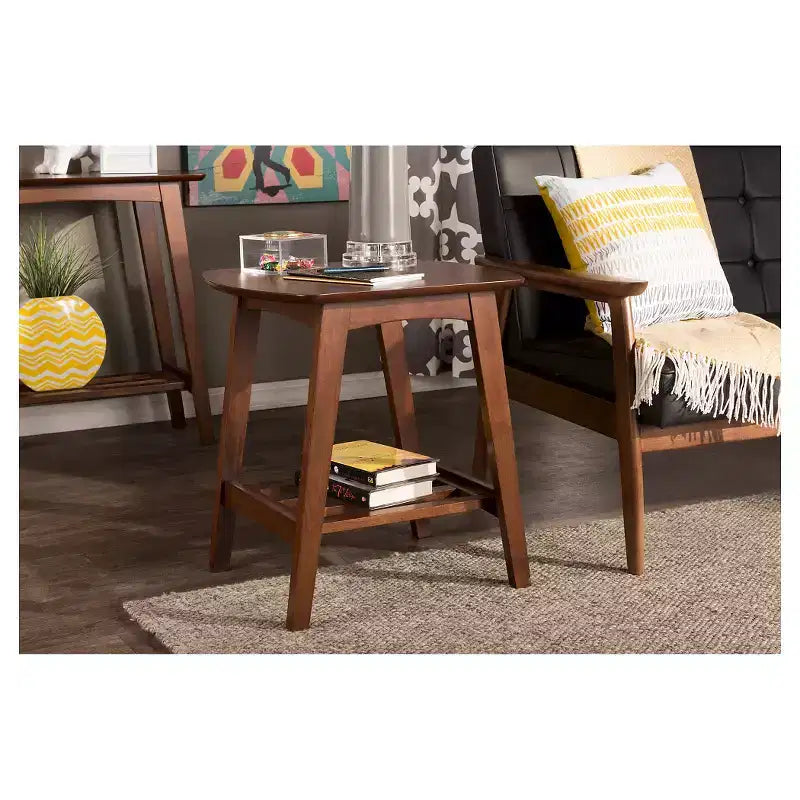 Table d'appoint Sacramento, style scandinave moderne du milieu du siècle : en hévéa, pieds inclinés – Baxton Studio