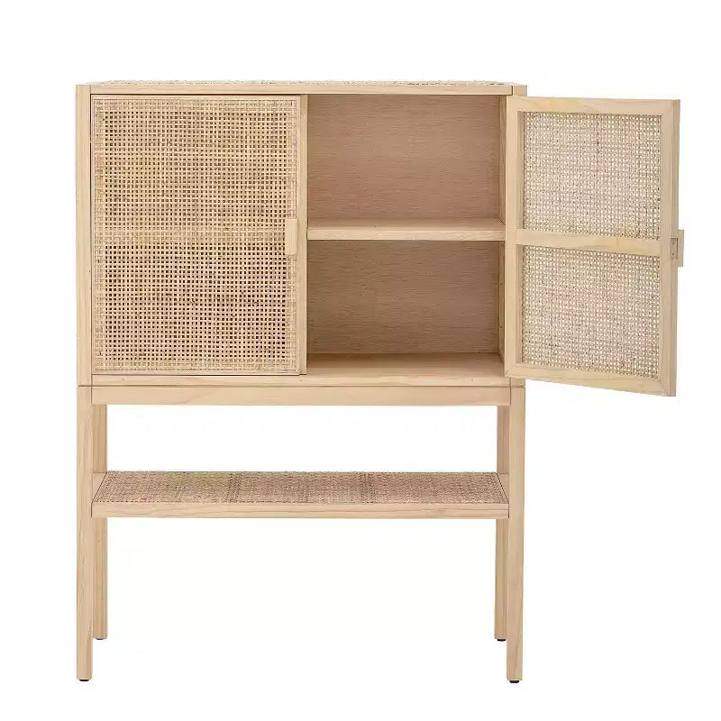 Storied Home Woven Meuble de rangement décoratif 119 cm de hauteur Naturel : Rotin et Pin, 2 portes avec étagère