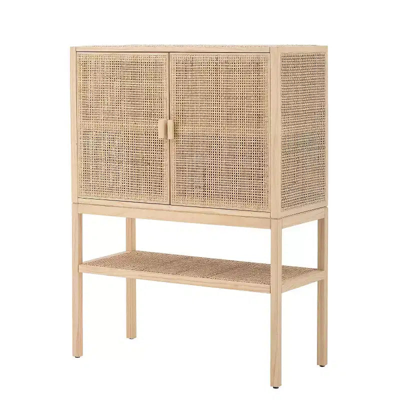 Storied Home Woven Meuble de rangement décoratif 119 cm de hauteur Naturel : Rotin et Pin, 2 portes avec étagère