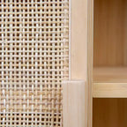 Storied Home Woven Meuble de rangement décoratif 119 cm de hauteur Naturel : Rotin et Pin, 2 portes avec étagère