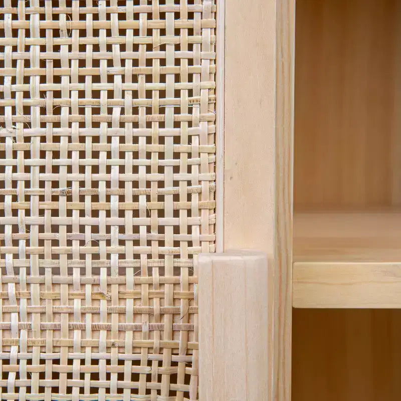 Storied Home Woven Meuble de rangement décoratif 119 cm de hauteur Naturel : Rotin et Pin, 2 portes avec étagère