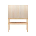 Storied Home Woven Meuble de rangement décoratif 119 cm de hauteur Naturel : Rotin et Pin, 2 portes avec étagère