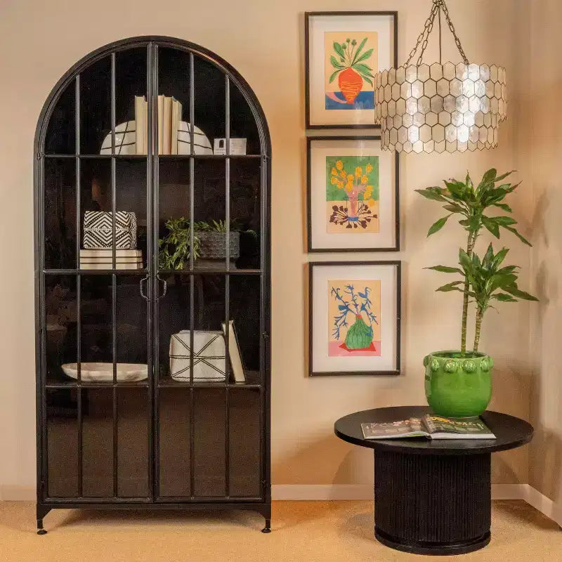 Armoire de rangement décorative noire Storied Home à arche de 76 po : cadre en fer, surface en verre, étagères fixes