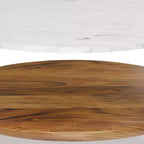 Table basse Fleetwood blanche - WyndenHall : style Mid-Century Modern, étagère en acacia, cadre en laiton antique