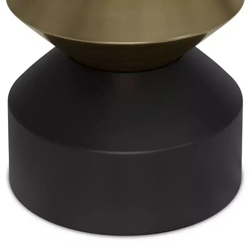 Table d'appoint Clover noire/laiton - WyndenHall : Cadre en fer moderne résistant aux rayures, forme ronde, 49,78 cm de hauteur, 35,56 cm de largeur