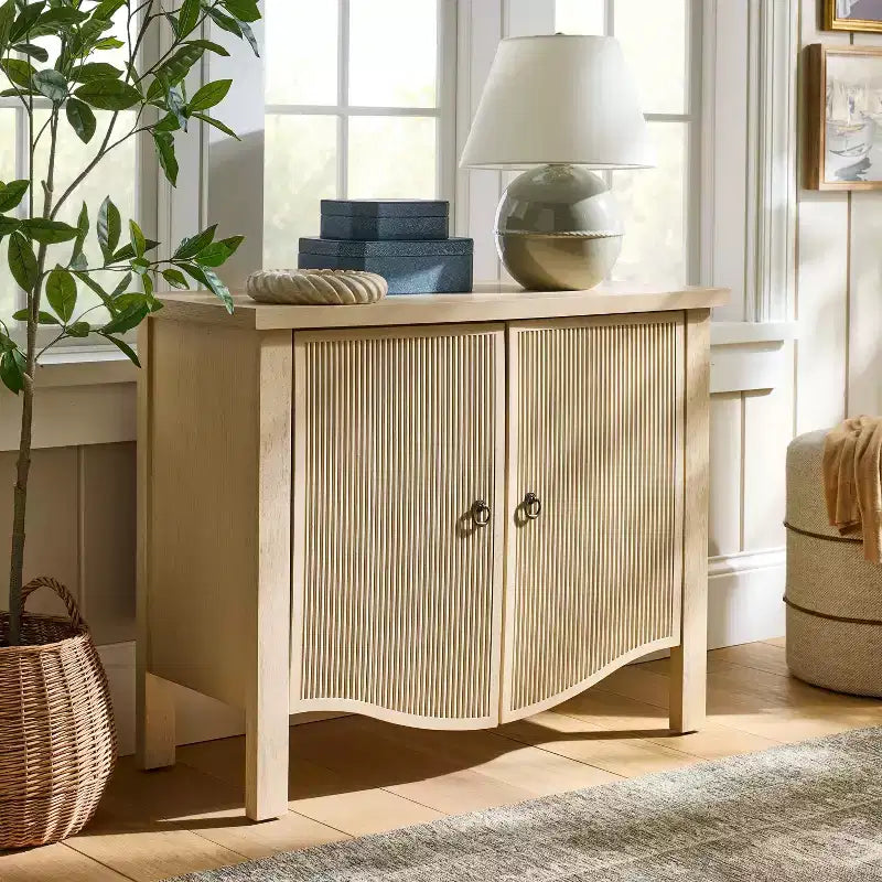 Meuble bas à 2 portes Elder – Naturel – Threshold™ conçu avec Studio McGee