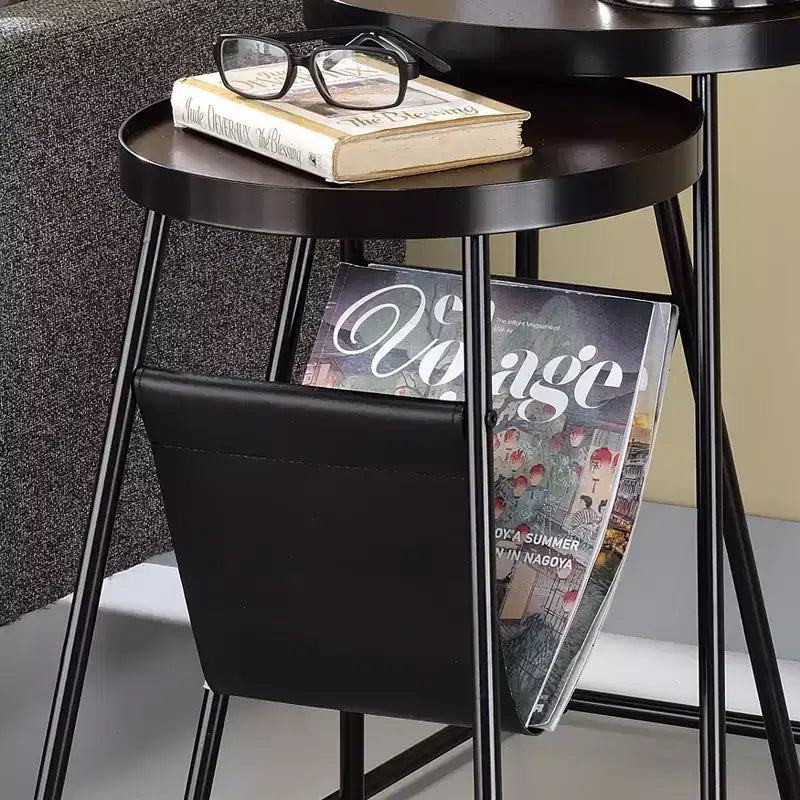 Table gigogne Quinlane 24/7 Shop At Home avec porte-revues Noyer/Noir mat : Cadre en acier moderne, Plateau rond en MDF