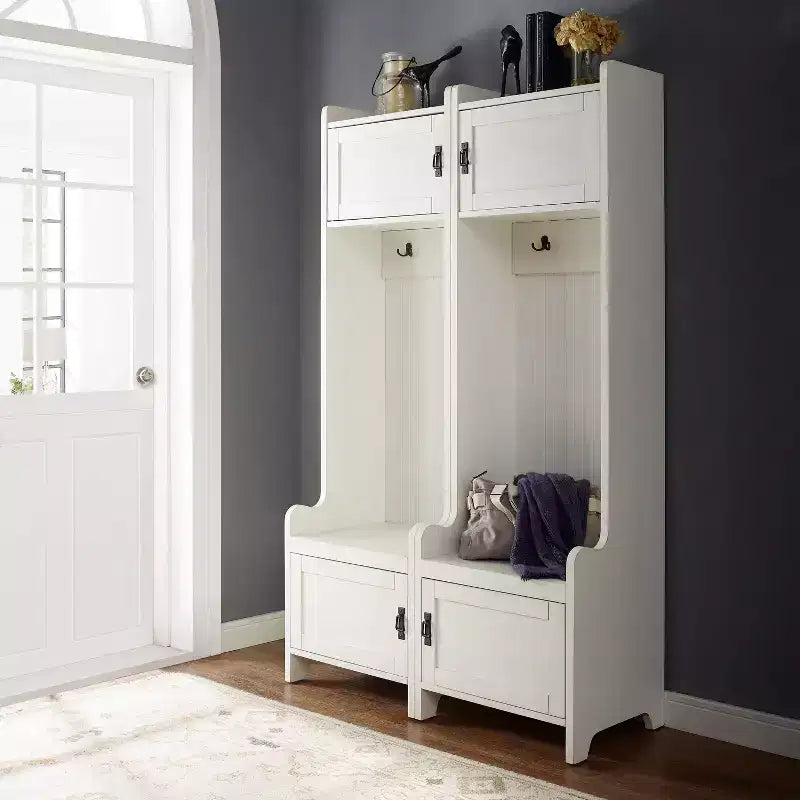 Crosley 2pc Fremont Entryway Kit Two Towers White: Organisateur d'entrée avec 4 patères, placage bois, quincaillerie métallique
