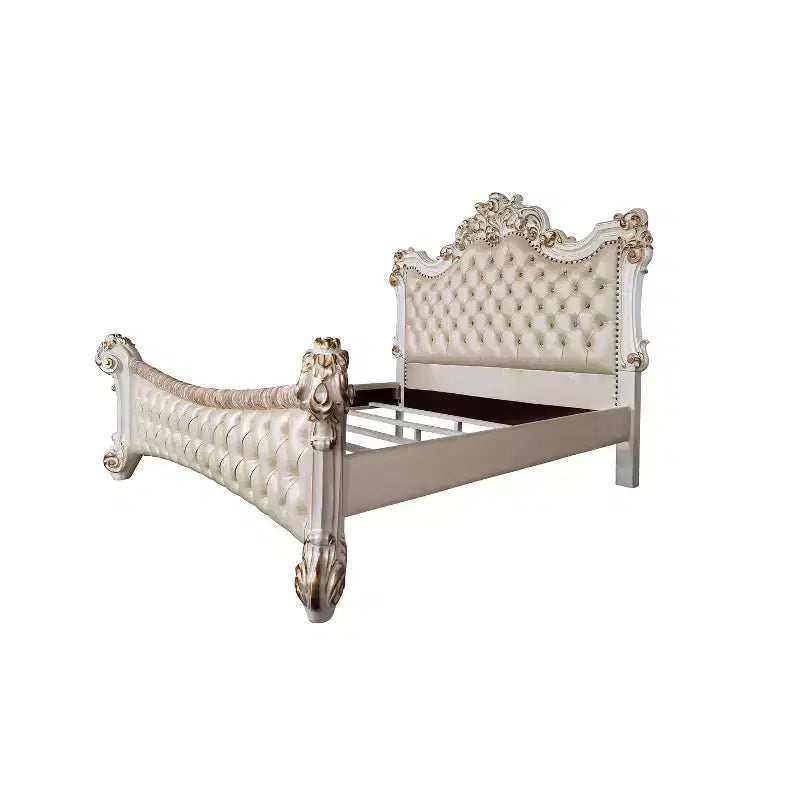 Lit King (Eastern) 96 po Vendome Fini Perle Antique - Meubles Acme : Tête de lit capitonnée de luxe, en similicuir, style glamour