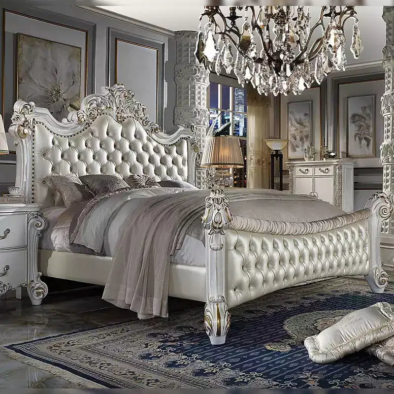 Lit King (Eastern) 96 po Vendome Fini Perle Antique - Meubles Acme : Tête de lit capitonnée de luxe, en similicuir, style glamour