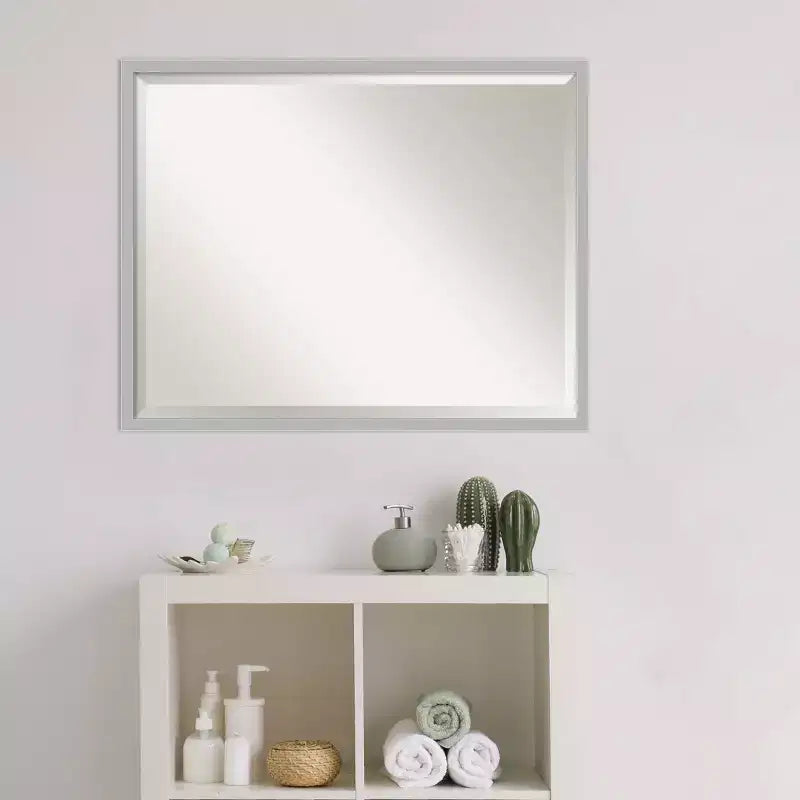 Miroir mural de salle de bain encadré Amanti Art Hera chrome brossé