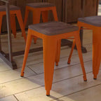 Flash Furniture Tabouret de bar sans dossier de 45,7 cm avec assise en bois, tabouret de salle à manger intérieur en métal empilable, de qualité commerciale – Lot de 4