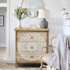 LuxenHome Commode d'appoint 3 tiroirs 71,6 cm (H) x 64 cm (l) en bois naturel avec motifs floraux blancs. Marron