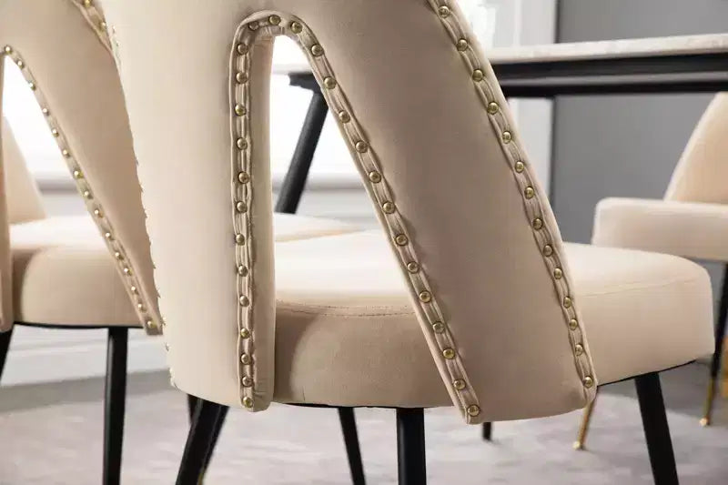 Lot de 2 Chaises de Salle à Manger Modernes Rembourrées en Velours avec Clous Décoratifs et Pieds en Métal Noir à Bout Doré-ModernLuxe