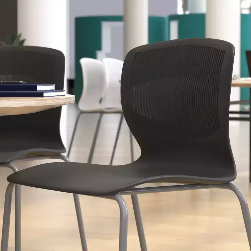 Chaise empilable ergonomique en polypropylène Emma and Oliver, capacité 350 kg, avec support lombaire et structure en acier