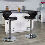 Lot de 2 tabourets de bar contemporains confortables Emma et Oliver avec dossier mi-haut en vinyle, réglables en hauteur avec piètement chromé