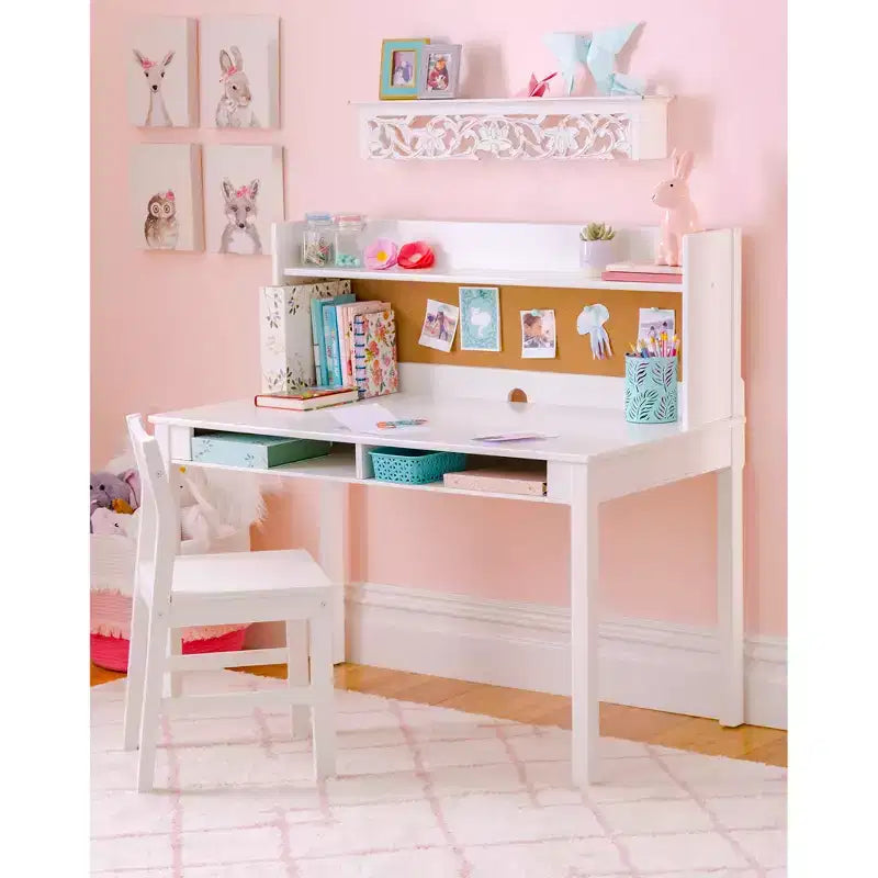 Bureau pour enfant Martha Stewart avec rehausseur et chaise – Bureau pour enfant avec étagère de rangement et tableau en liège, table d'activités pour chambre d'enfant, garçons et filles