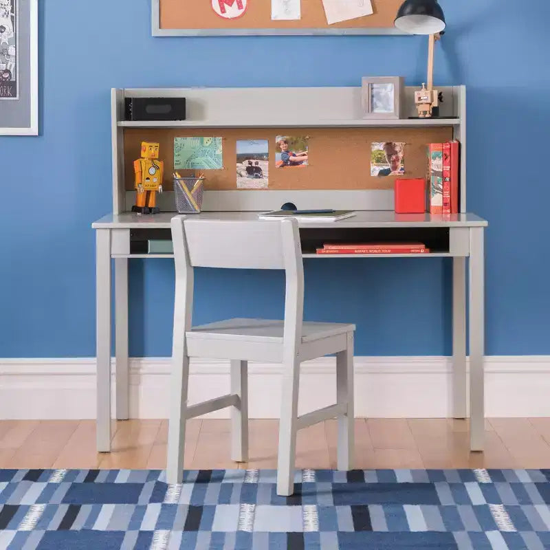 Bureau pour enfant Martha Stewart avec rehausseur et chaise – Bureau pour enfant avec étagère de rangement et tableau en liège, table d'activités pour chambre d'enfant, garçons et filles