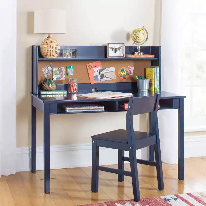 Bureau pour enfant Martha Stewart avec rehausseur et chaise – Bureau pour enfant avec étagère de rangement et tableau en liège, table d'activités pour chambre d'enfant, garçons et filles