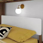 Lit superposé en L Max & Lily, style mi-siècle, deux places au-dessus d'un grand lit, en bois massif