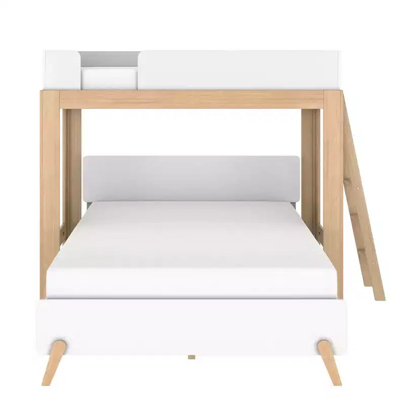 Lit superposé en L Max & Lily, style mi-siècle, deux places au-dessus d'un grand lit, en bois massif